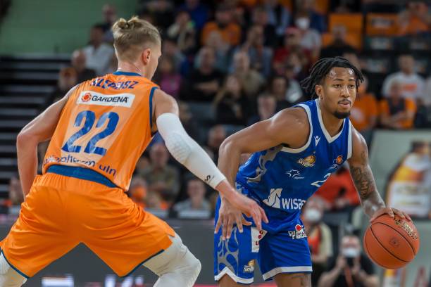 台上扮演着 台上扮演着