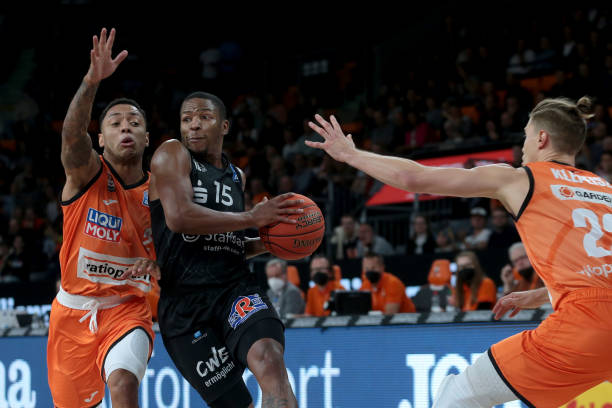 更紧密合作 更紧密合作